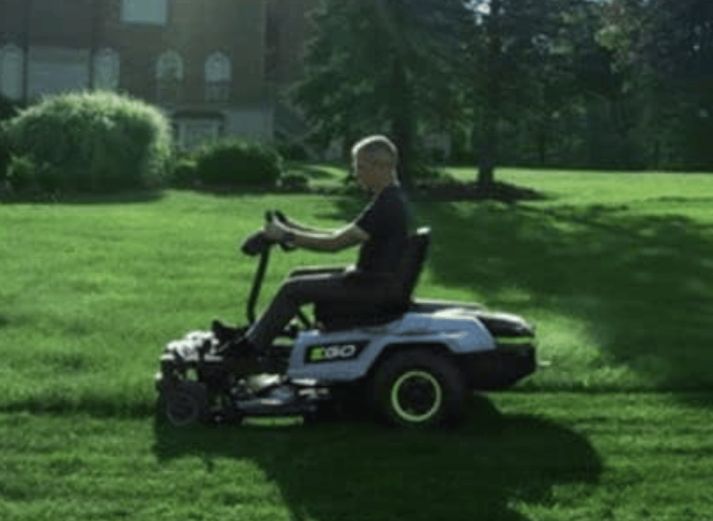 Electric Riding Lawn Mower: Zero-Emission & Performance