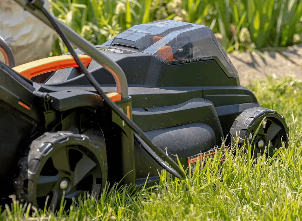 Quiet Mowing Solutions With A Battery-Operated Lawn Mower