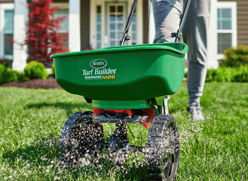 Green Lawns Made Easy With A Lawn Fertilizer Spreader