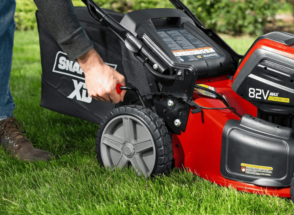 Quiet Mowing Solutions With A Battery-Operated Lawn Mower